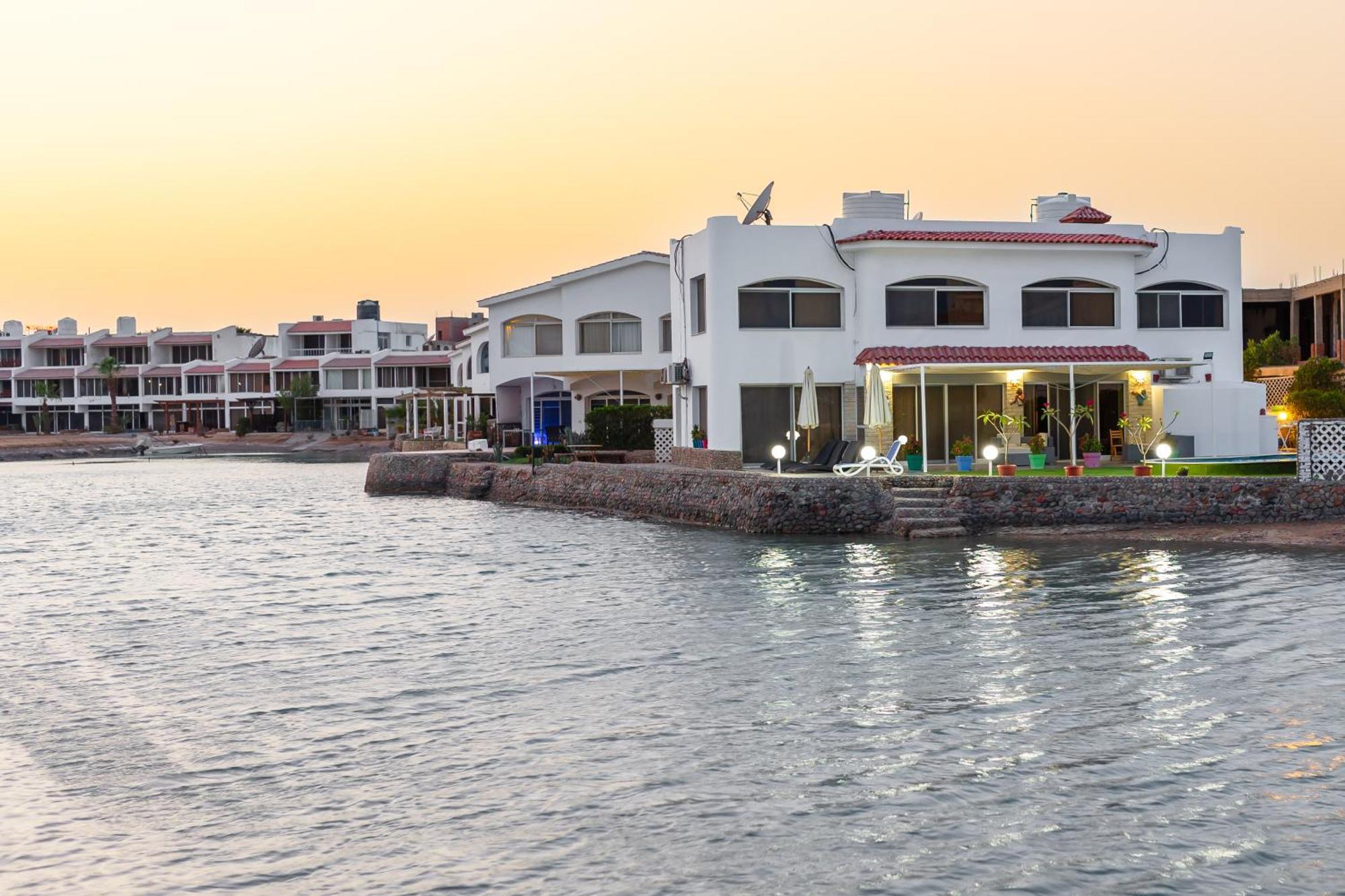 Aden Beach - Sea View Room With Beach Access In Villa Hurghada Bagian luar foto