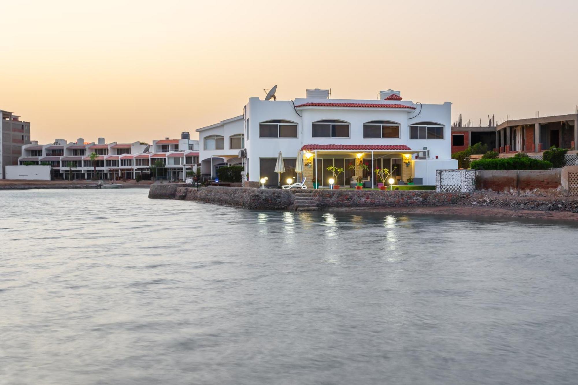 Aden Beach - Sea View Room With Beach Access In Villa Hurghada Bagian luar foto