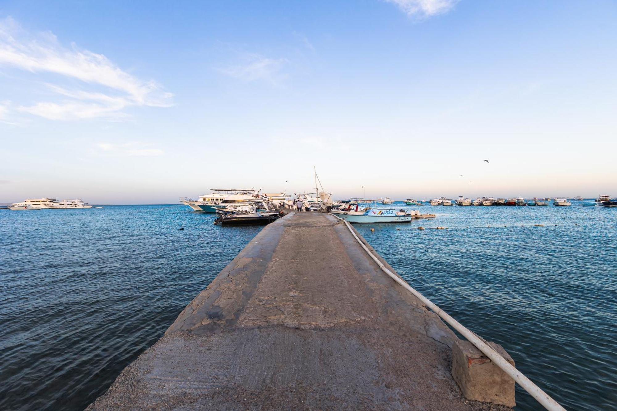 Aden Beach - Sea View Room With Beach Access In Villa Hurghada Bagian luar foto
