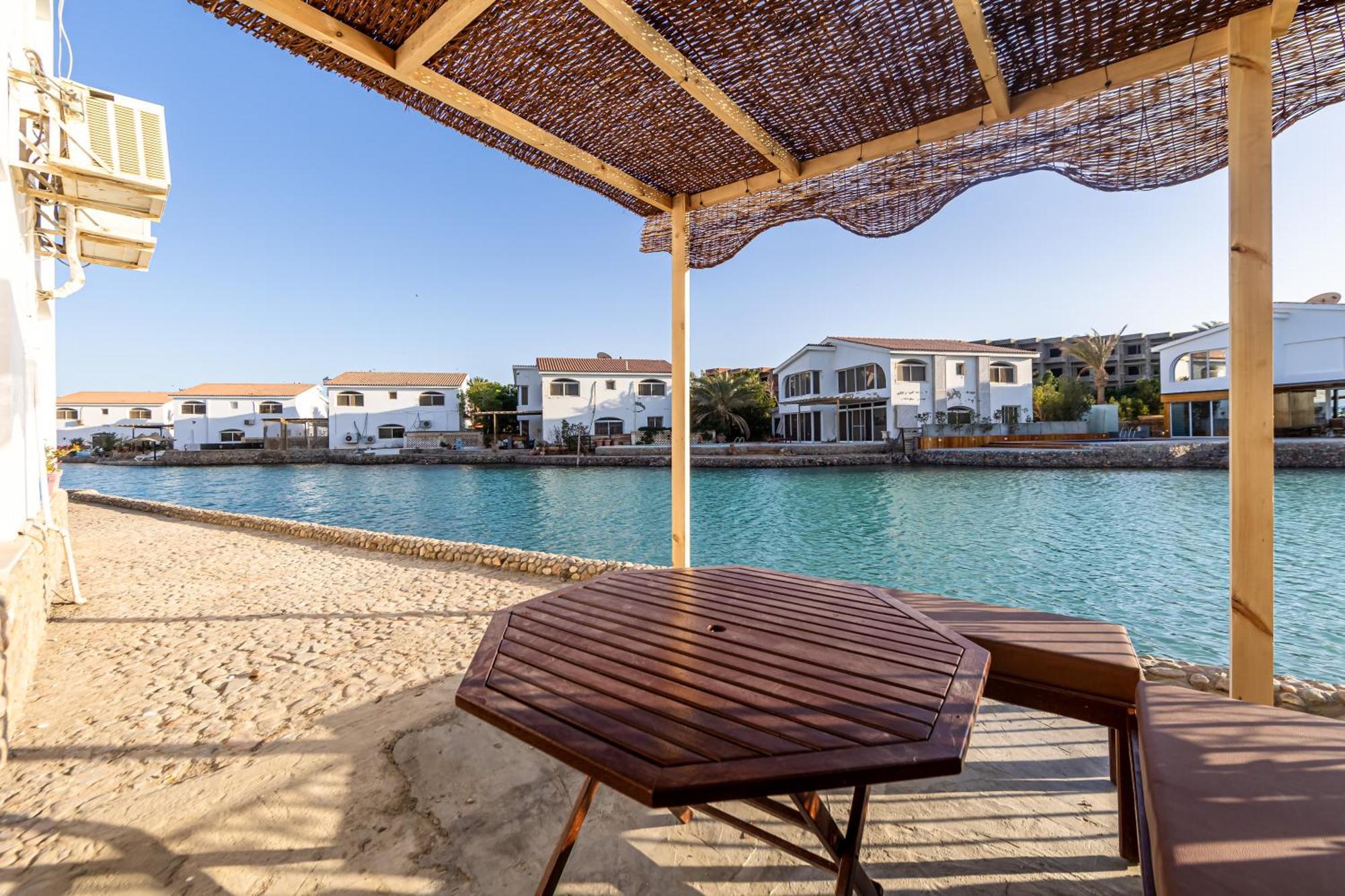Aden Beach - Sea View Room With Beach Access In Villa Hurghada Bagian luar foto
